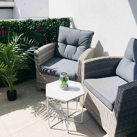 Studio Cosy Et Moderne Au Couchant Situe 150M De La Plage -Avec Parking Gratuit Prive - 25M2 - Climatise - Balcon - Wifi Gratuit La Grande Motte Bagian luar foto