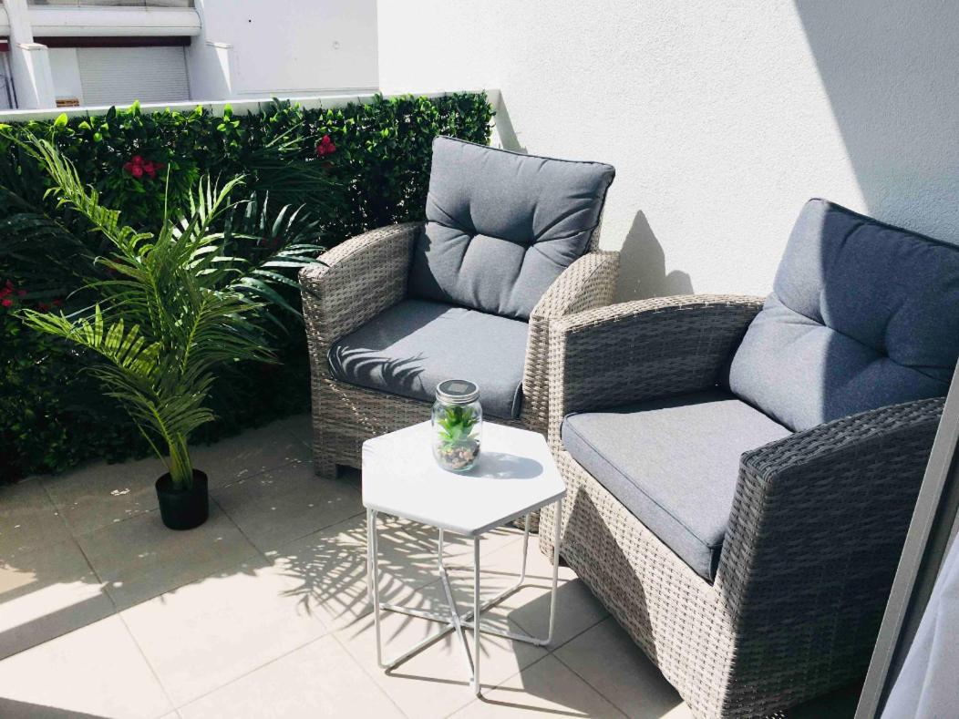 Studio Cosy Et Moderne Au Couchant Situe 150M De La Plage -Avec Parking Gratuit Prive - 25M2 - Climatise - Balcon - Wifi Gratuit La Grande Motte Bagian luar foto